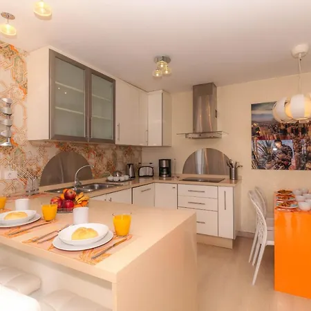 A Few Steps From The Beach Of Las Vistas شقة لوس كريستيانوس